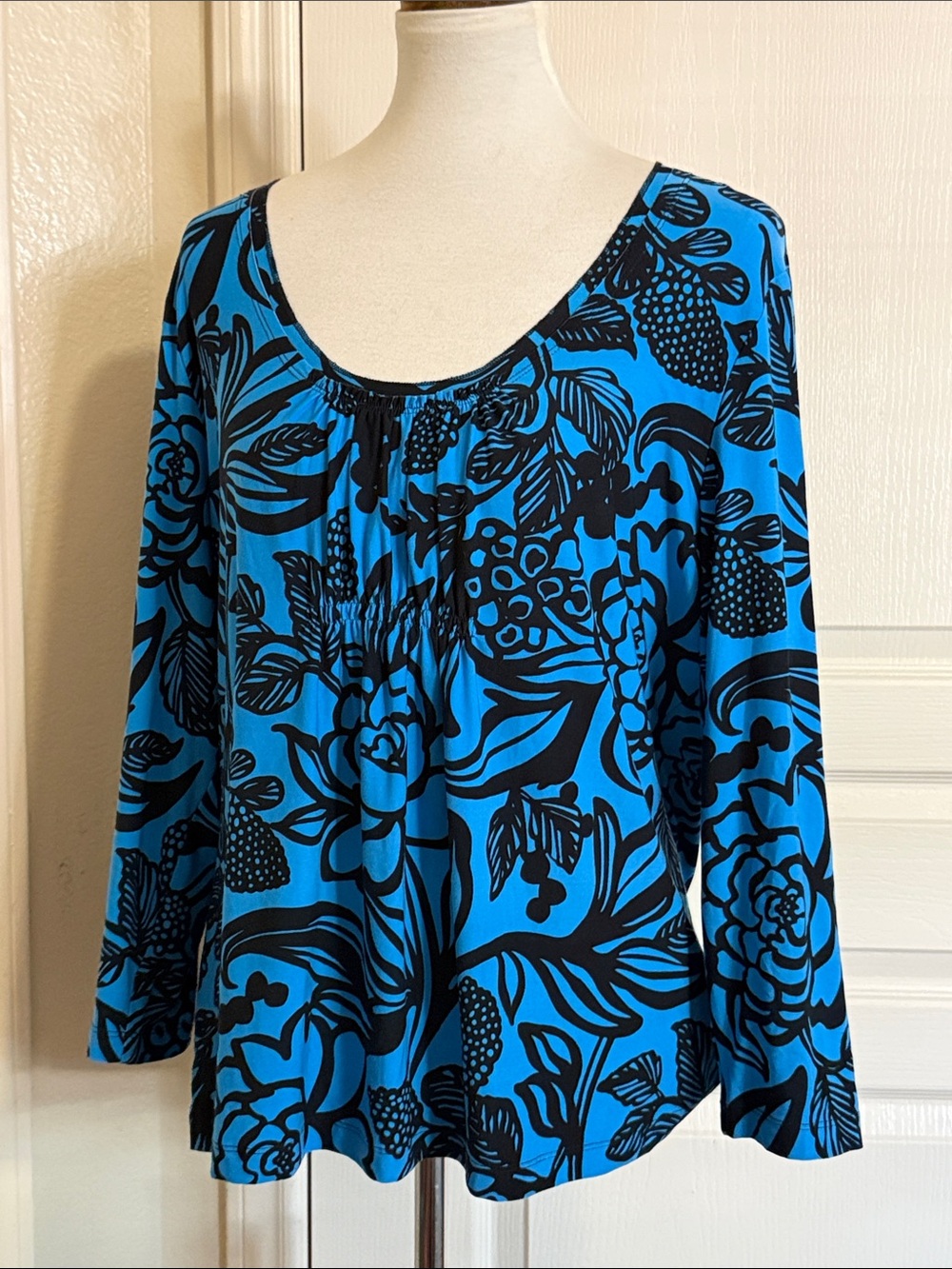 Rafaella Blue and Black Floral Scoop-Neck Stretchy Blouse Sz XL